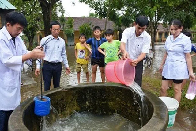 Cách khử khuẩn nước và hướng dẫn lọc nước sau mưa bão